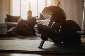 体育博彩爆冷心理：为何人们天生偏爱小概率事件？（为何总爱押冷门？体育博彩中的小概率偏好心理）